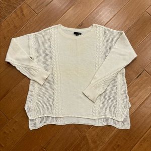 American Eagle Outfitters Womens Cream Crewneck Sweater Size Medium